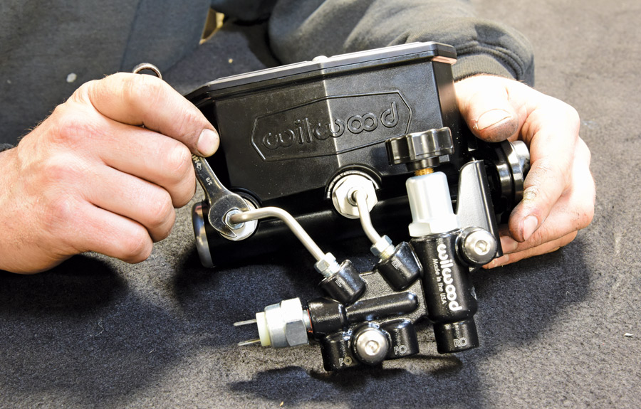 Wilwood Compact Tandem Master Cylinder with combination proportioning valve