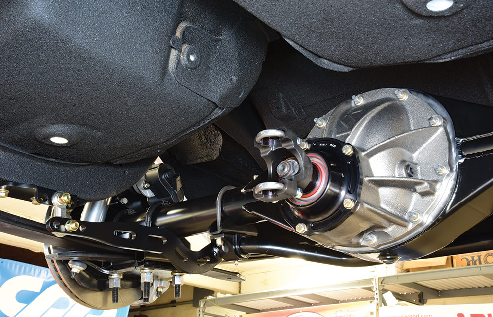 Closeup of installed endlink to the mounting plate and sway bar
