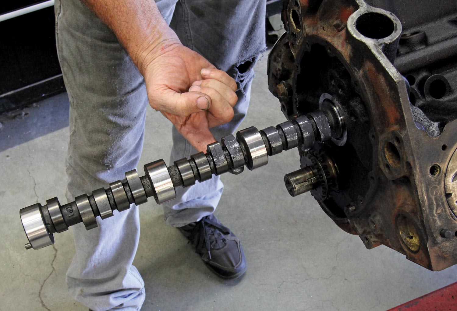 Person lubing a camshaft