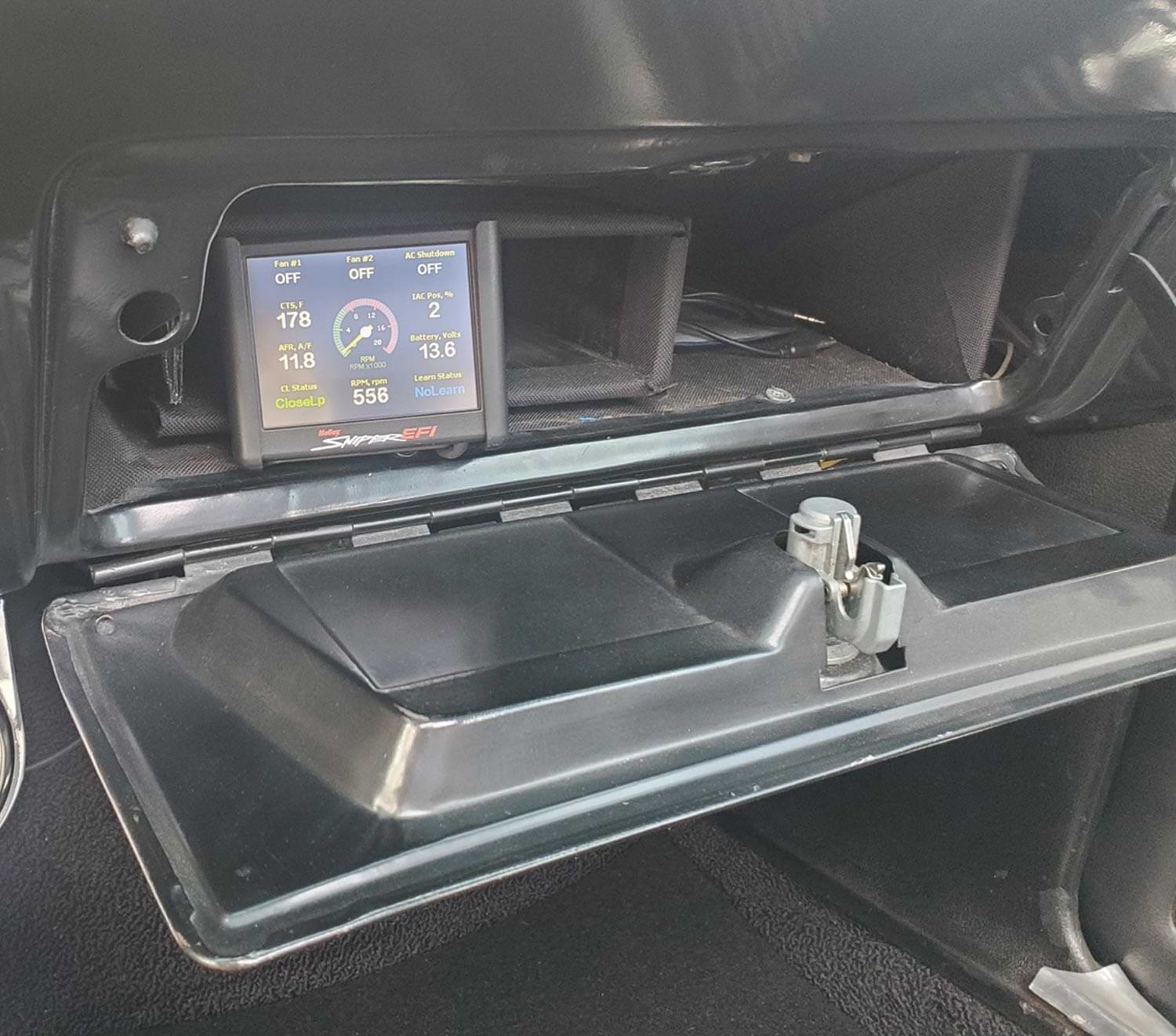 the 31/2-inch touch-screen, mounted on beneath the dashboard