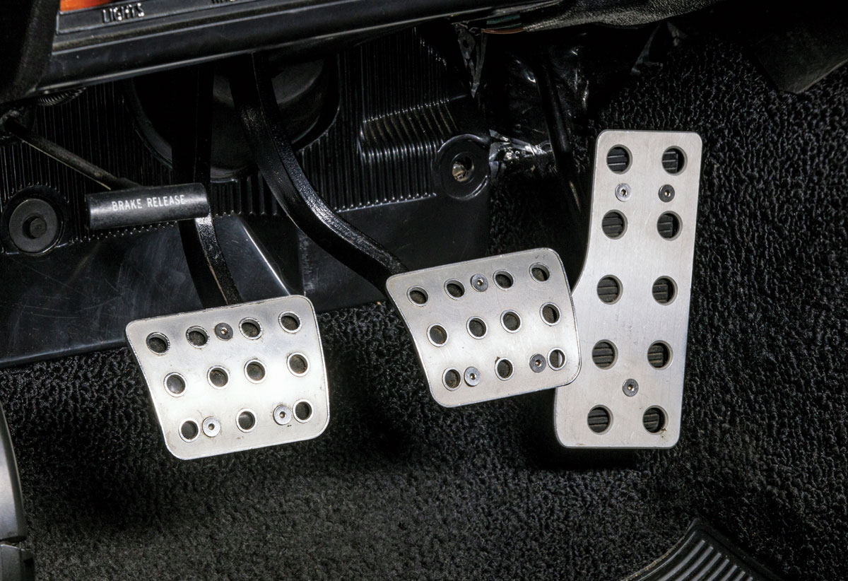 ’69 Penske “Blue Maxi”–Inspired Camaro pedals