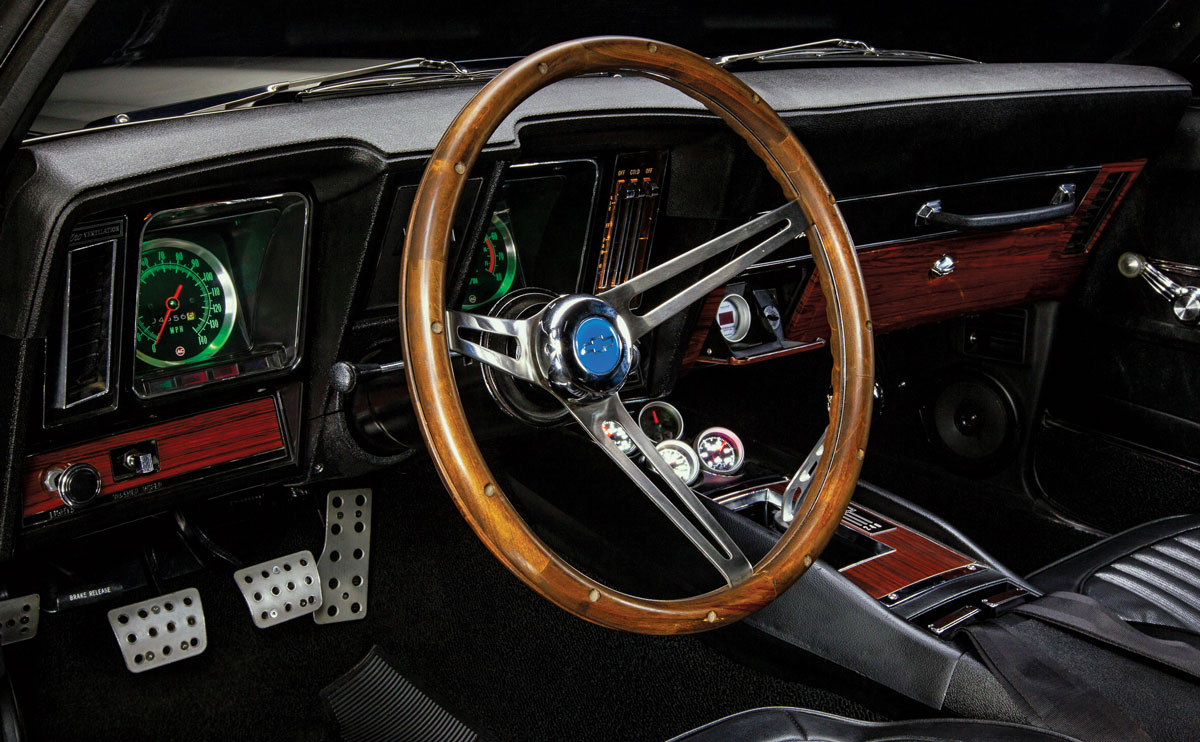 ’69 Penske “Blue Maxi”–Inspired Camaro steering wheel