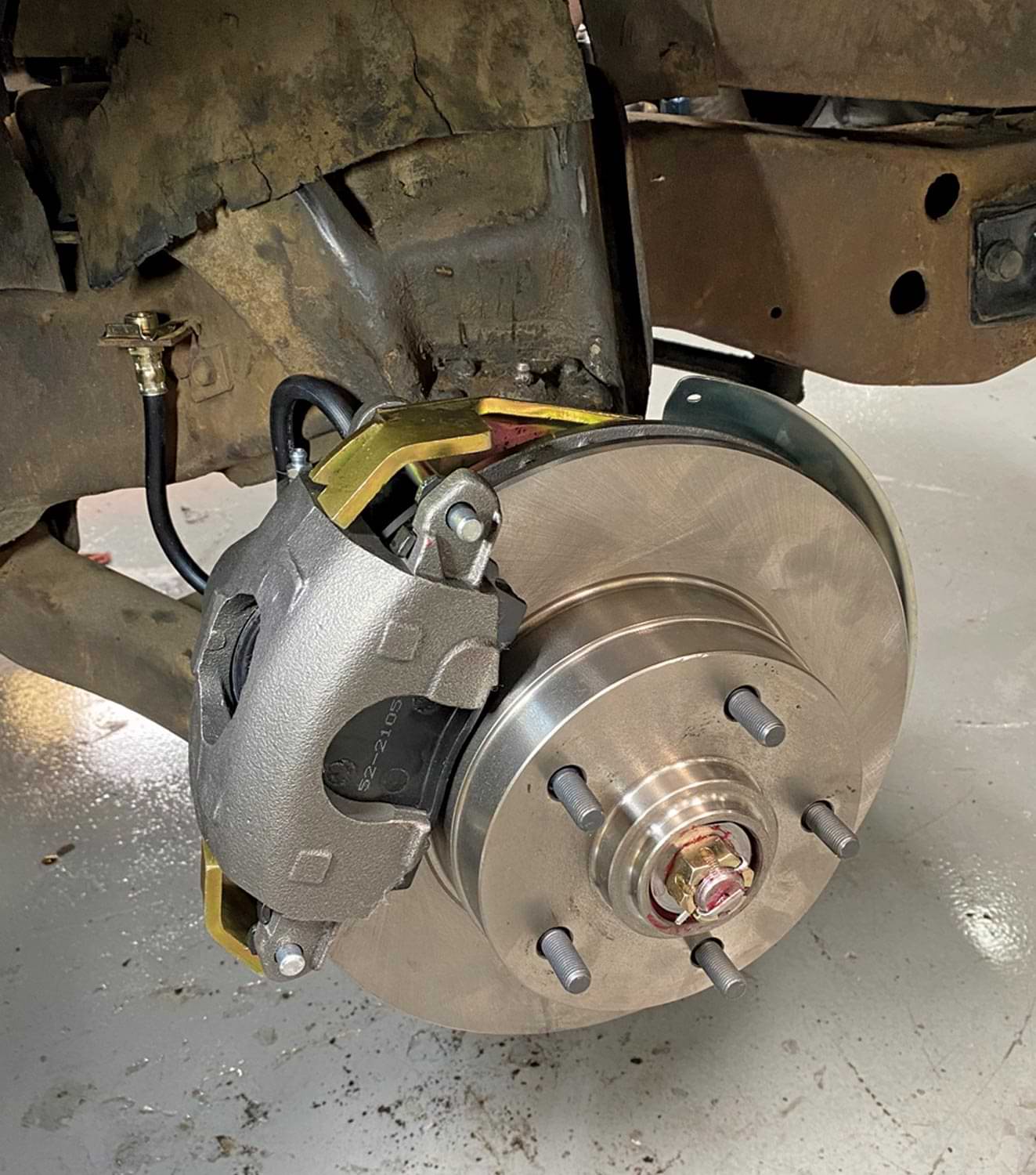a new POL drum with GM single-piston calipers and new vented rotors installed on an axle