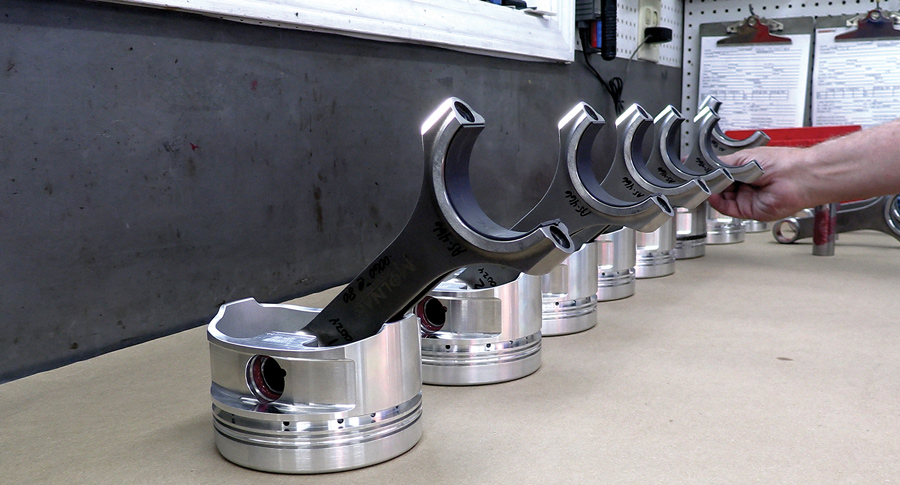 A line of 5 pistons
