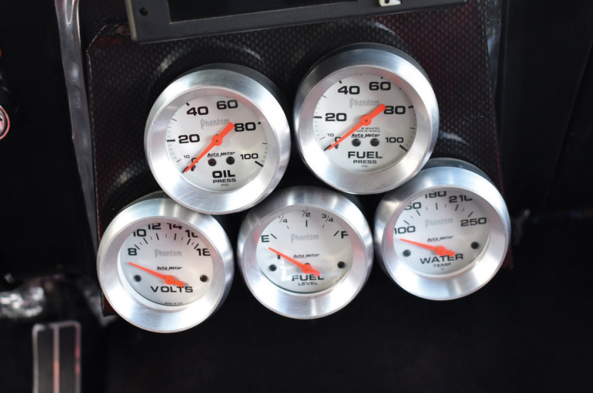 ’68 Camaro's gauges