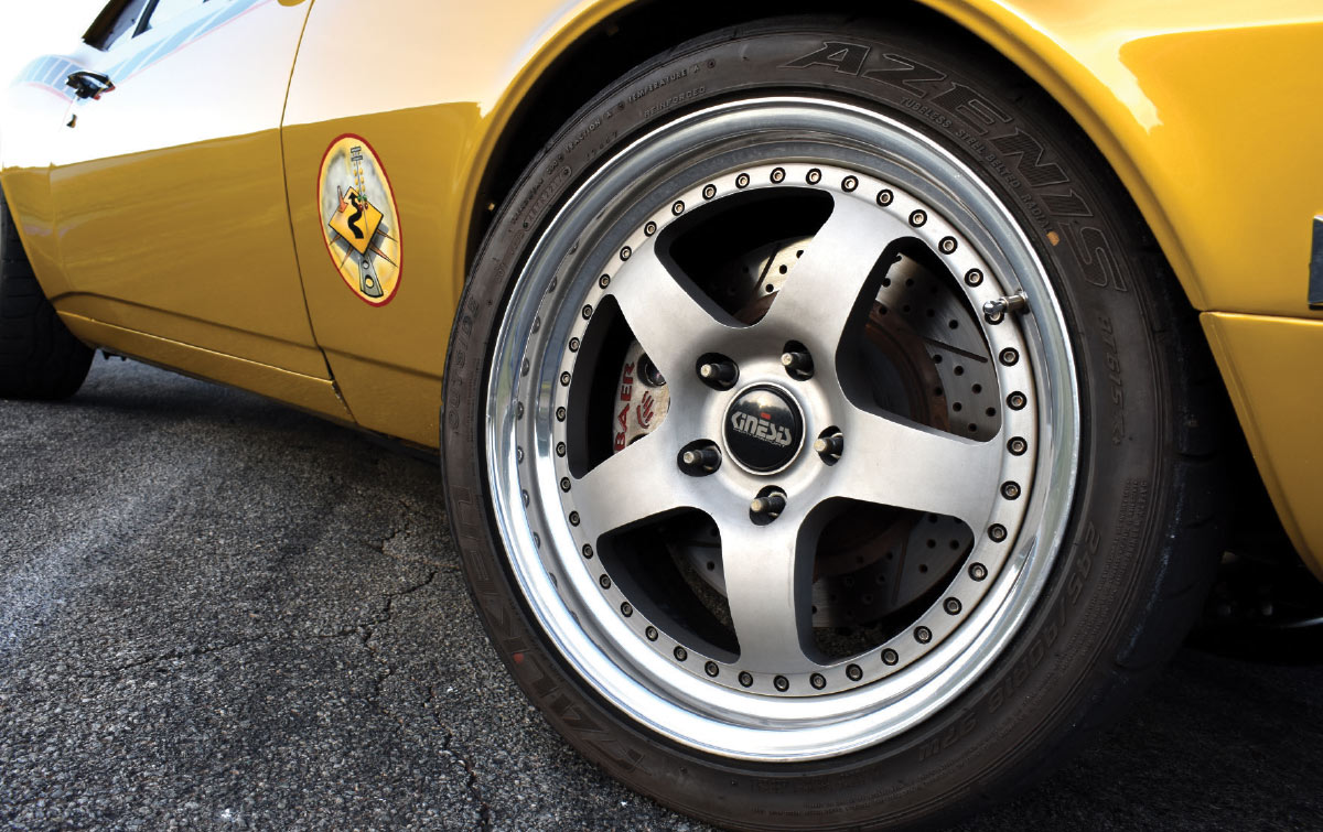 ’68 Camaro's rim and tires