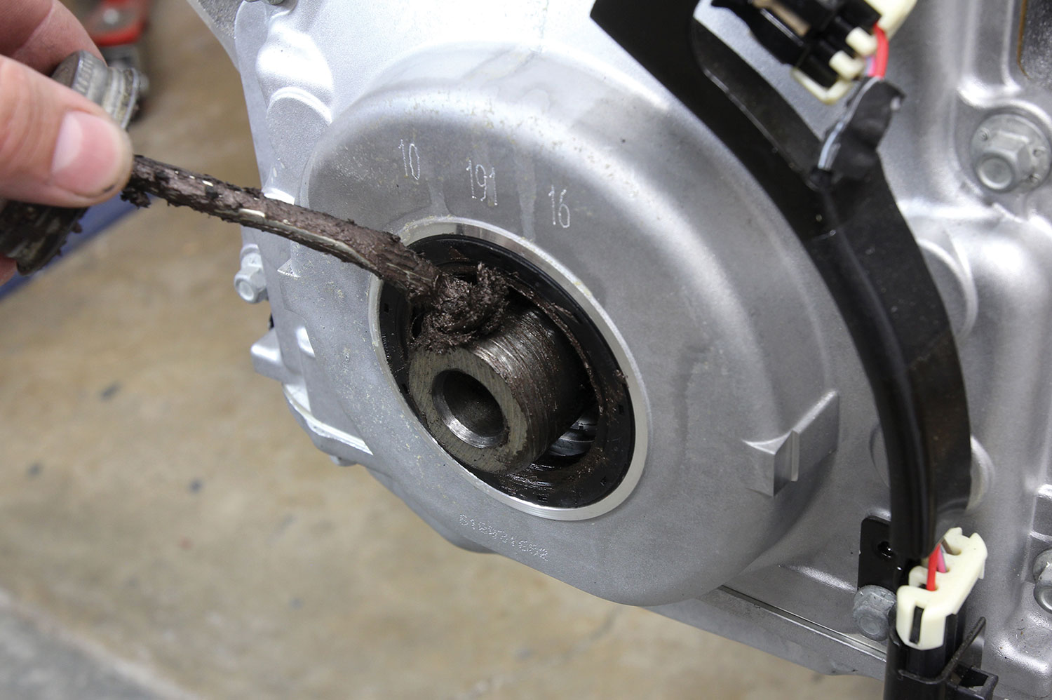 a light coat of antisieze is applied to the crank snout to aid in the damper’s installation