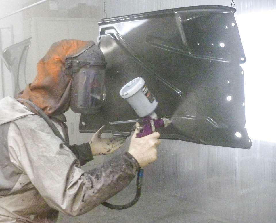 Spraying body panel with cleaned gun