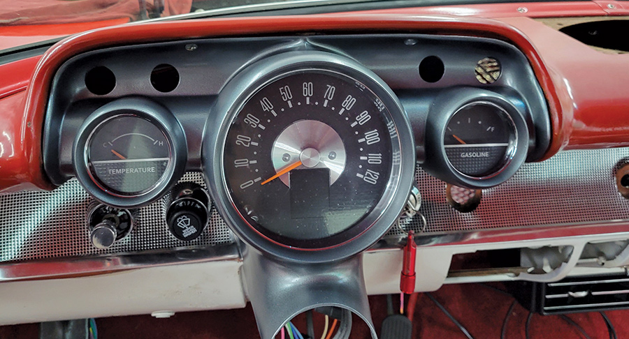 Inside the wagon, a number of improvements were made. Dakota Digital supplied the Retrotech RTX Analog/Digital Instrument System.