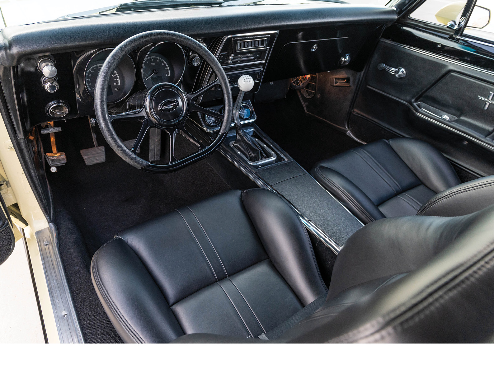 view of driver and passenger seats 