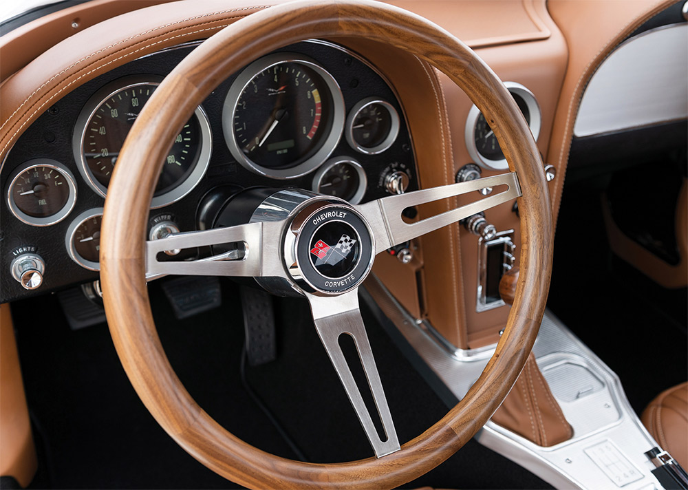 Custom wood and aluminium steering wheel in Stingray