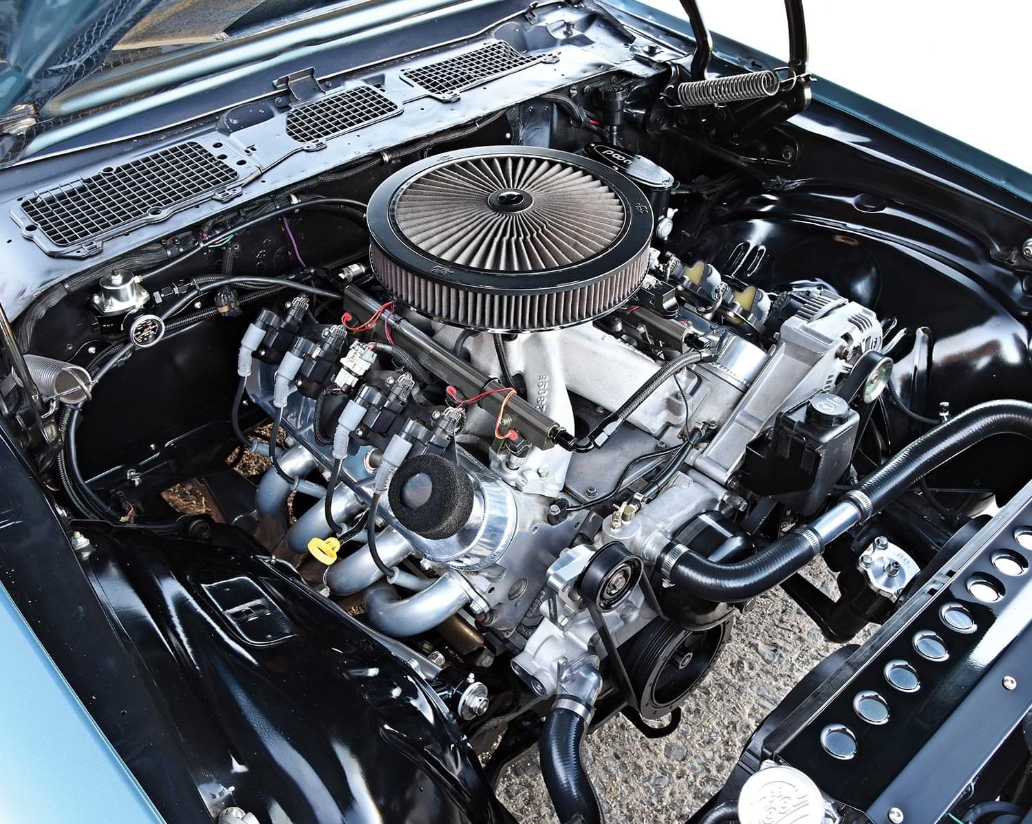 the ’71 Camaro Pro Tourer's engine