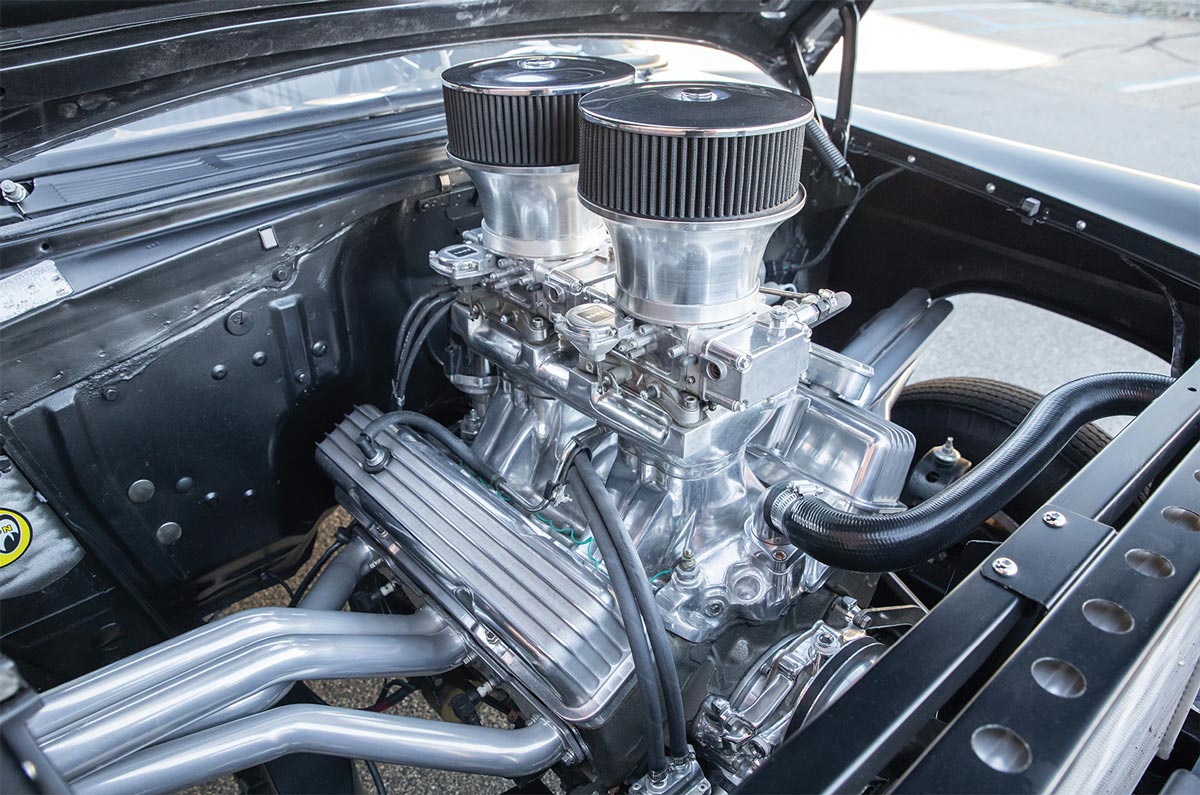 Gasser's 400ci small-block with dual K&N velocity stacks