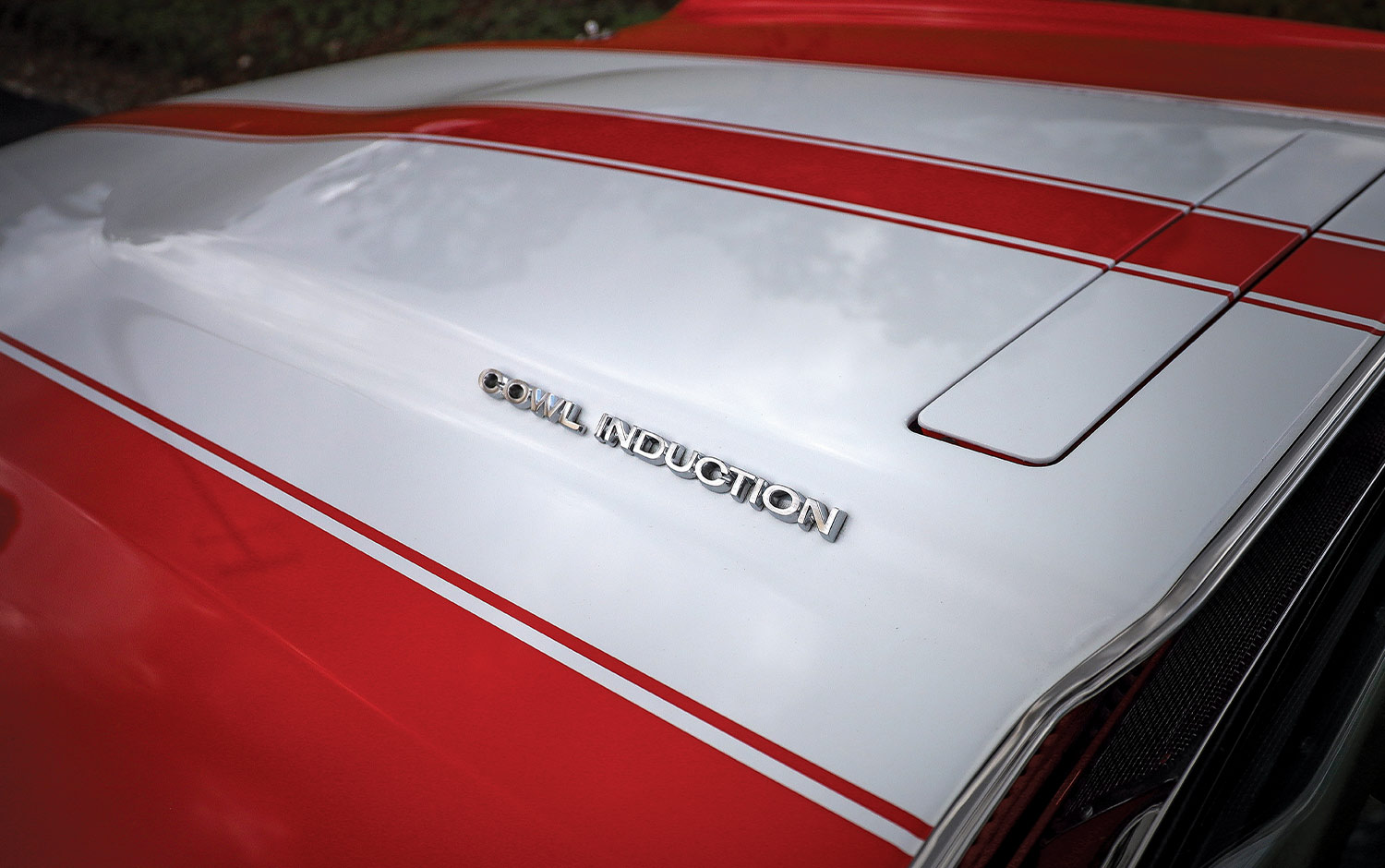 close view of the ’70 El Camino's cowl induction hood