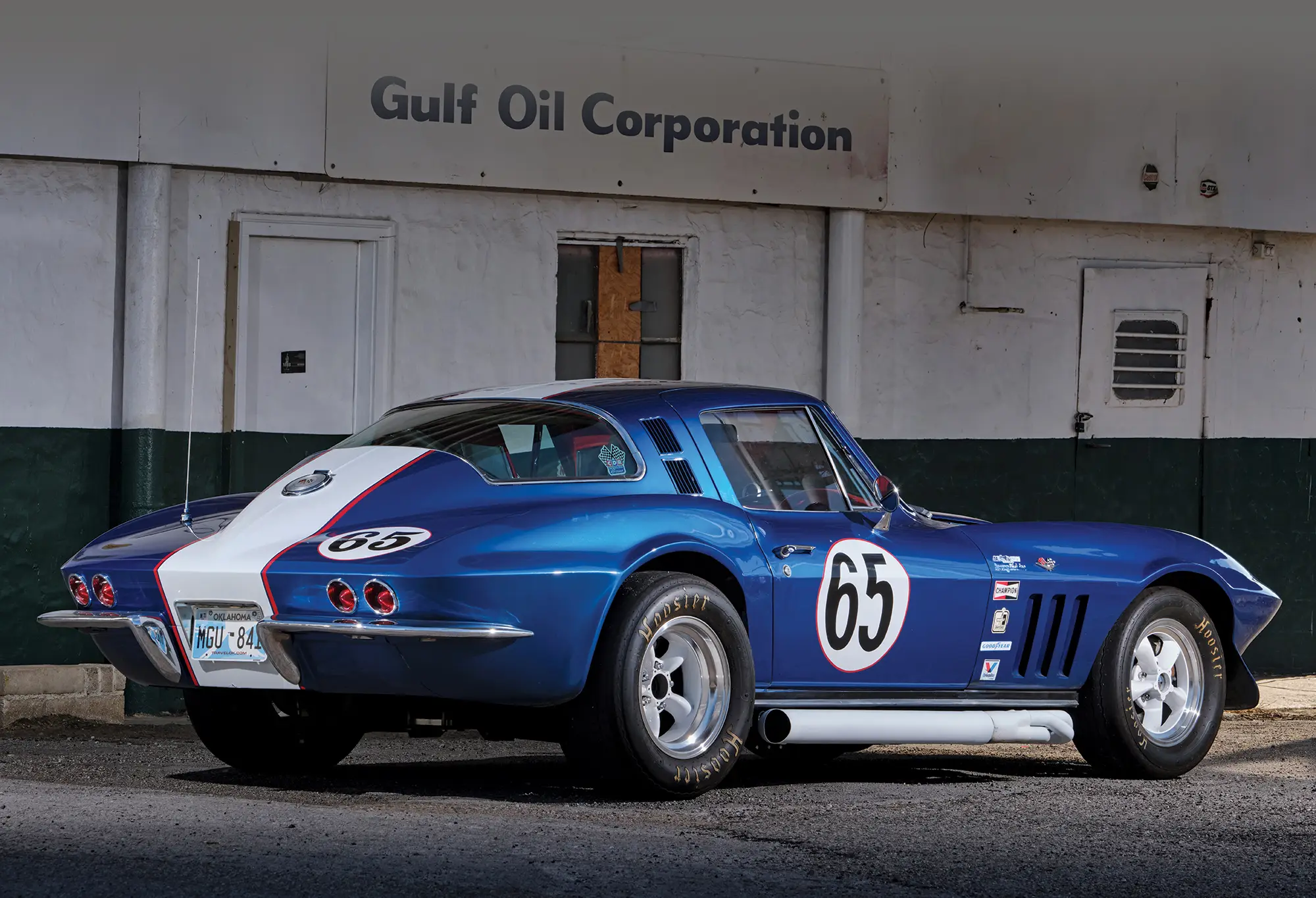 Rear 3/4 view of '65 Corvette 