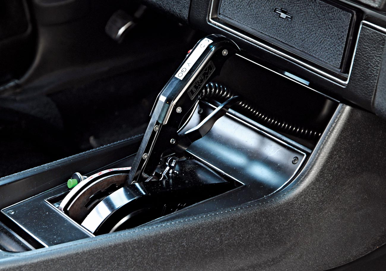 Pro Street ’71 Camaro's B&M shifter