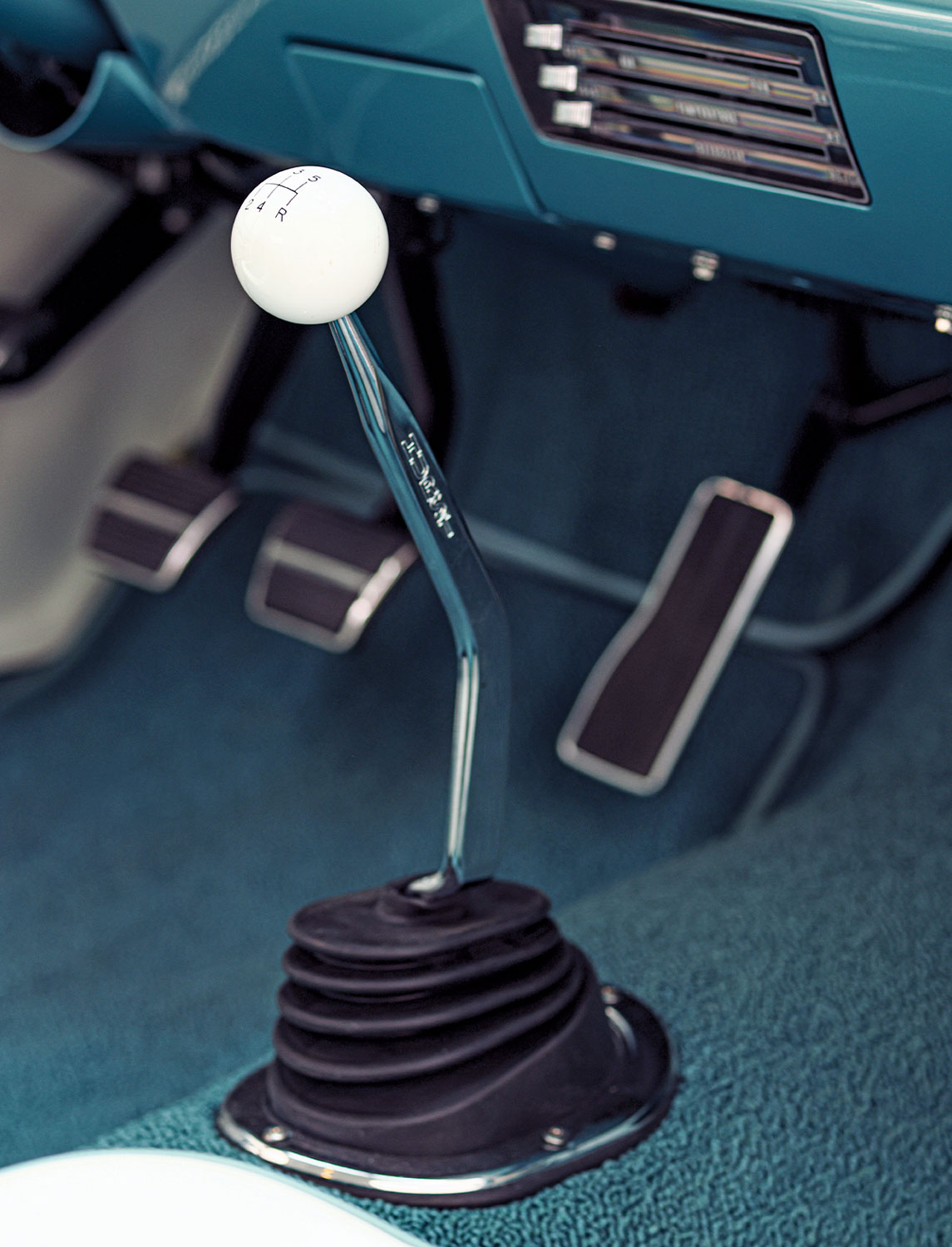 close view of the ’67 Chevy Malibu gear shift