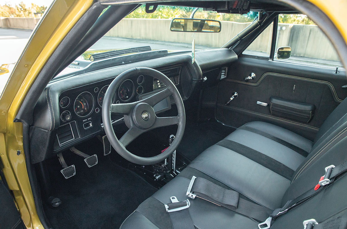 '72 El Camino interior
