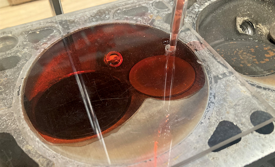 red-dyed water in the sealing plate