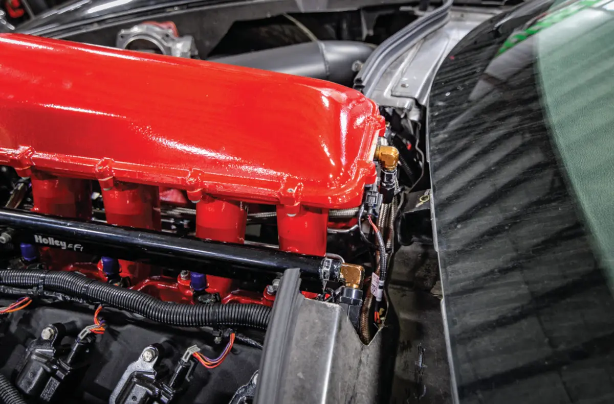 zooming in view of a Corvette with a cowl cut to allow clearing for it's Holley Hi-Ram manifold