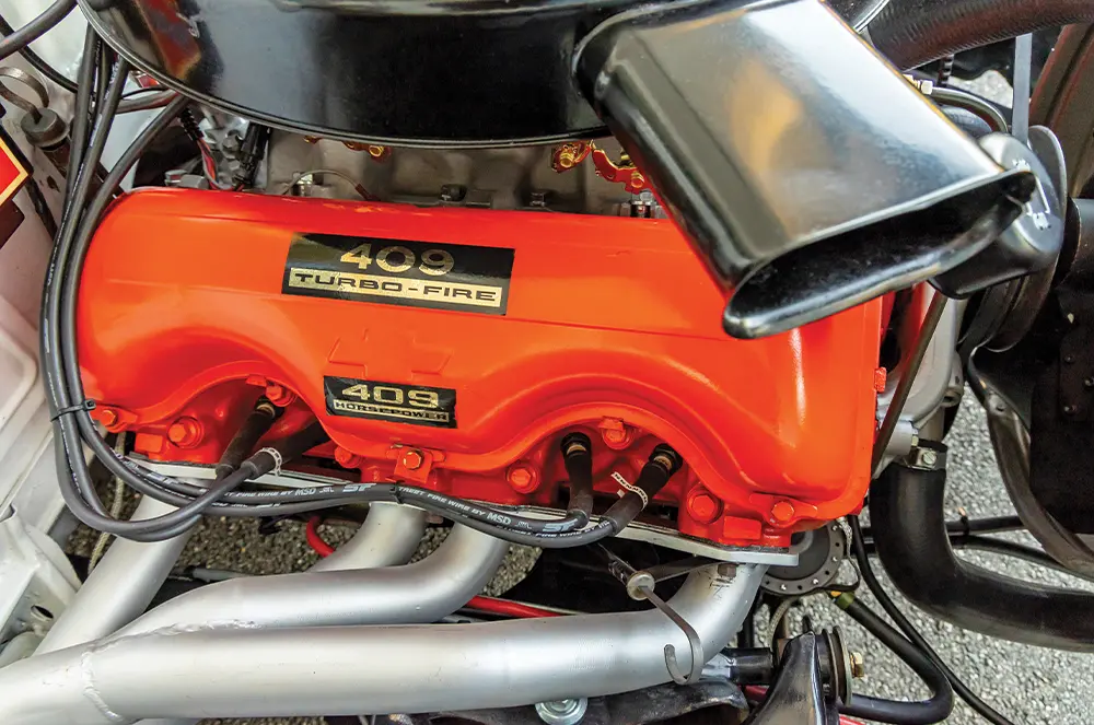 close view of a component on the ’61 Chevy Bel Air/Biscayne's turbo fire big block engine
