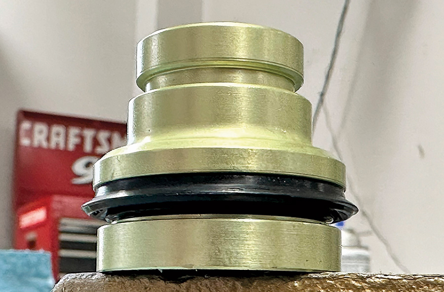 piston with original-style seal