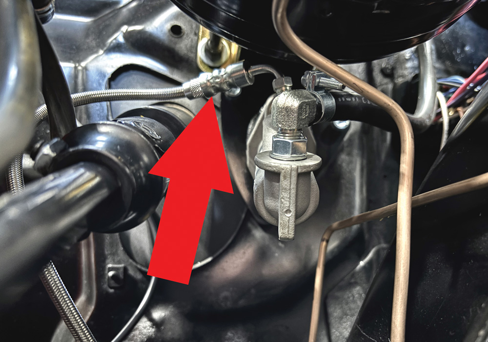 red arrow pointing to the throwout bearing’s hydraulic line