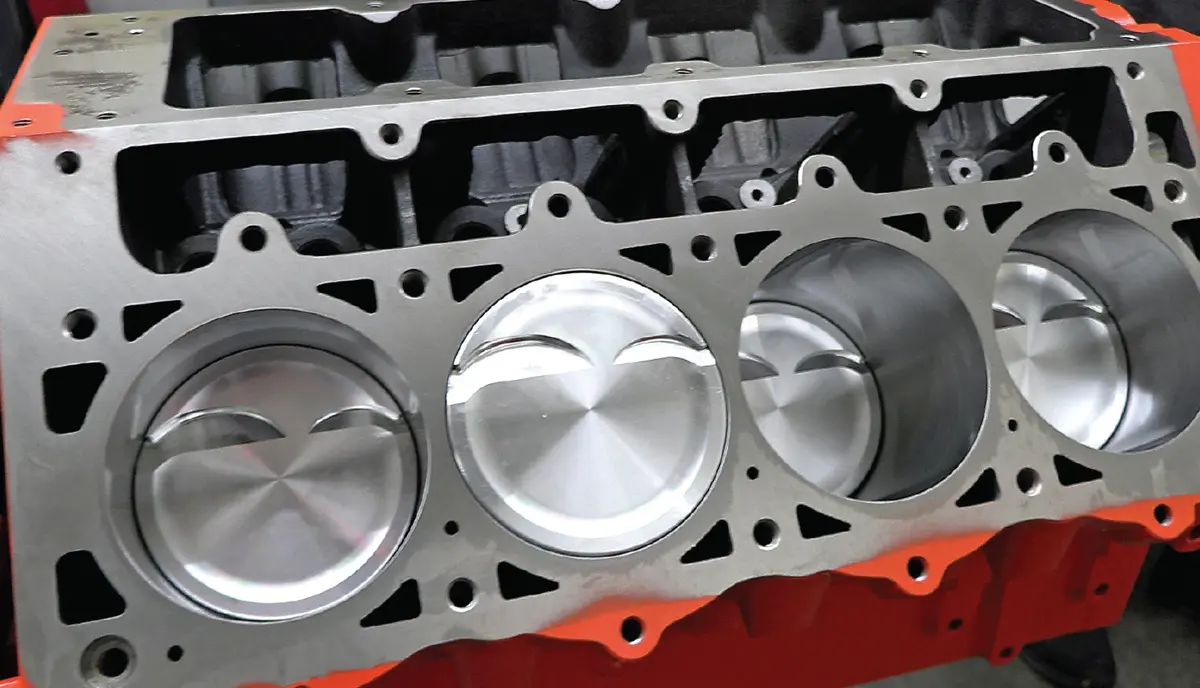 a look at the DSS pistons now in the block