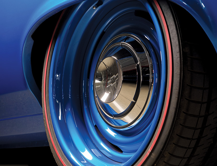 Close-up of the blue steel wheel with a Chevy center cap on the 1971 Chevrolet Nova SS