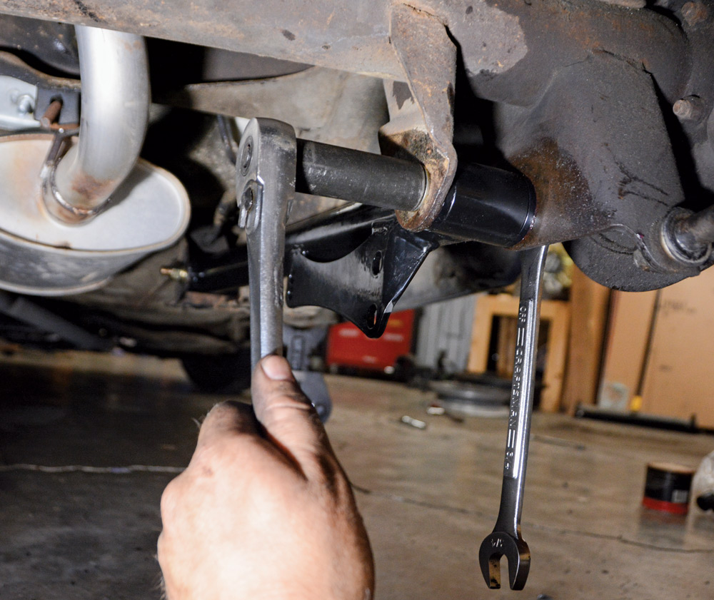 ratchet tightening bolts