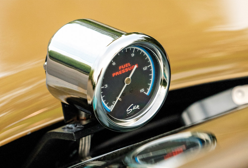 1969 Chevelle SS hood-mounted Sun fuel pressure gauge