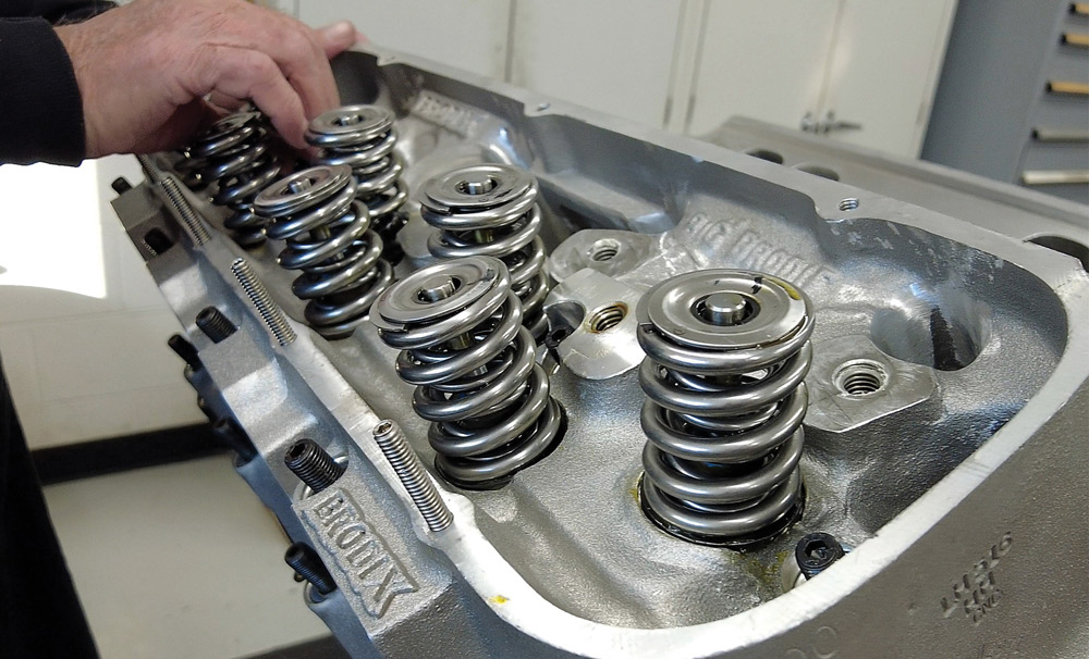 Big block Chevrolet Brodix aluminum heads dual valve springs high-performance valvetrain assembly