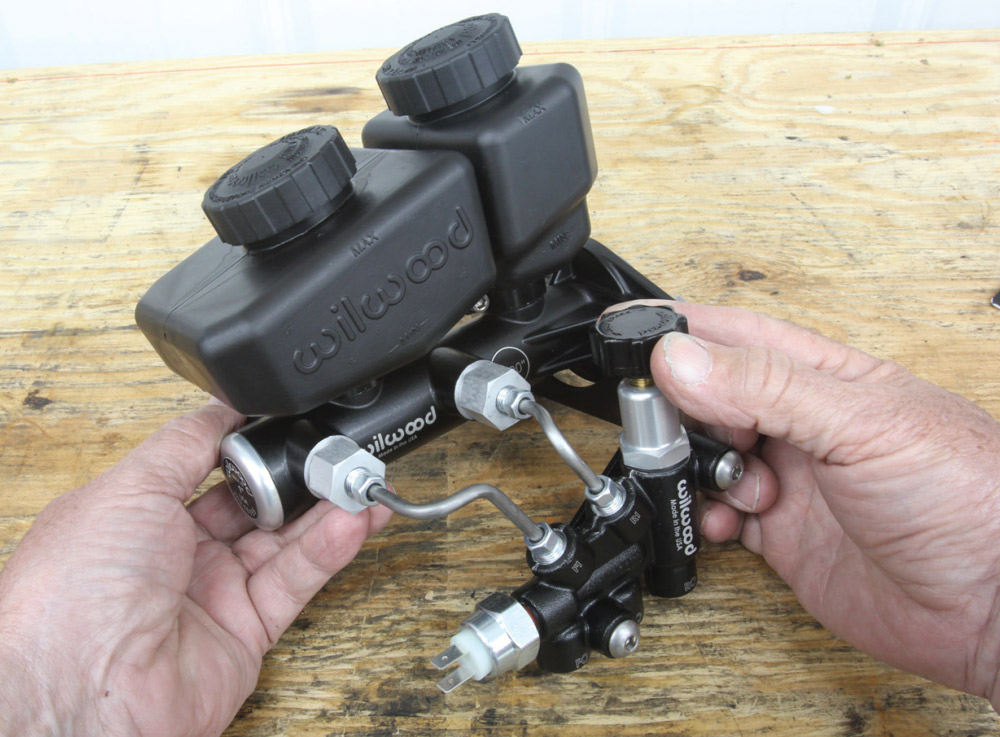 Wilwood master cylinder with angled plastic reservoirs