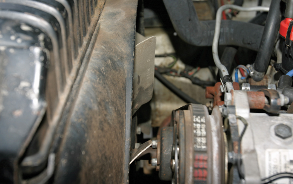 Mechanical fan blade radiator clearance – close tolerance between fan and shroud