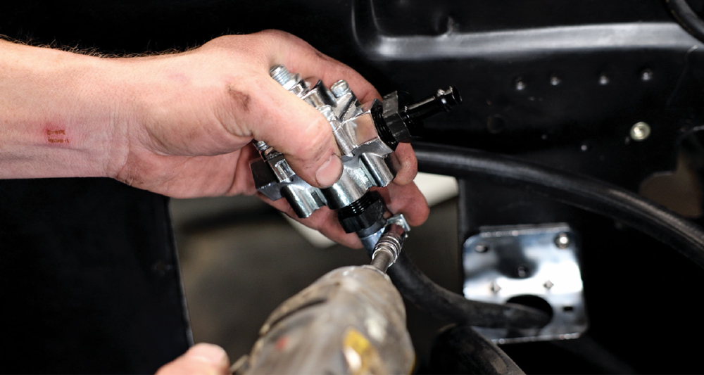 Mounting EFI fuel pressure regulator to inner fender for Holley Sniper system