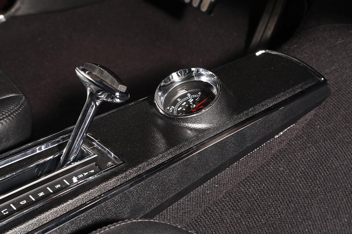 1965 chevelle restomod center console shifter chrome lever gauge detail
