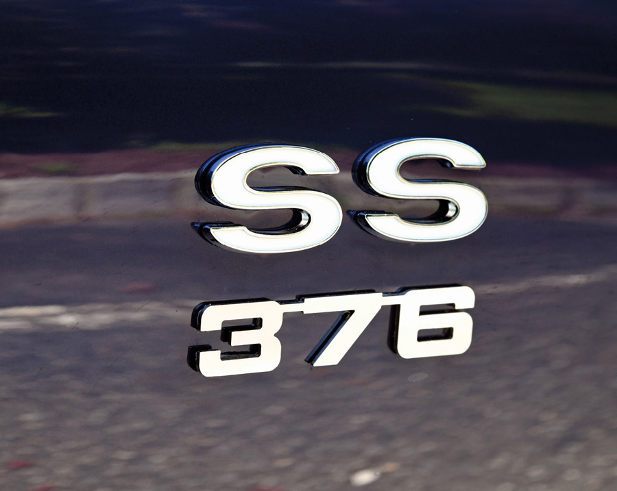 Close-up of the SS 376 emblem on the front fender