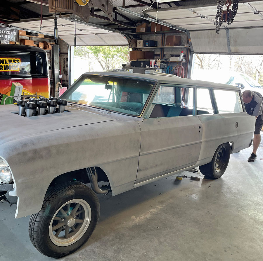 Front view of the Nova gasser in grey primer.