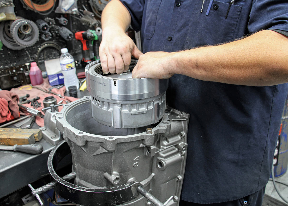 Installing low-reverse drum into case.